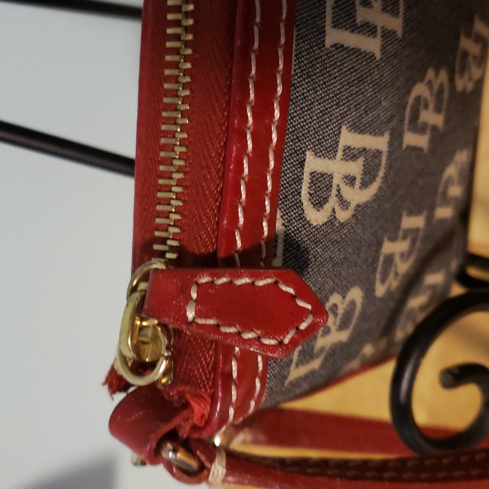 Vintage Large Slim Dooney Wristlet (#77) - Picture 4 of 10